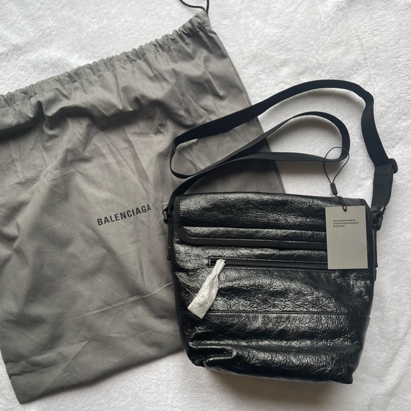 BALENCIAGA: Explorer Small Messenger Bag - Picture 4 of 9